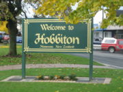 Panneau d'accueil « Welcome to Hobbiton »
