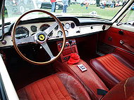 Habitacle d'une Ferrari 250 GTE.