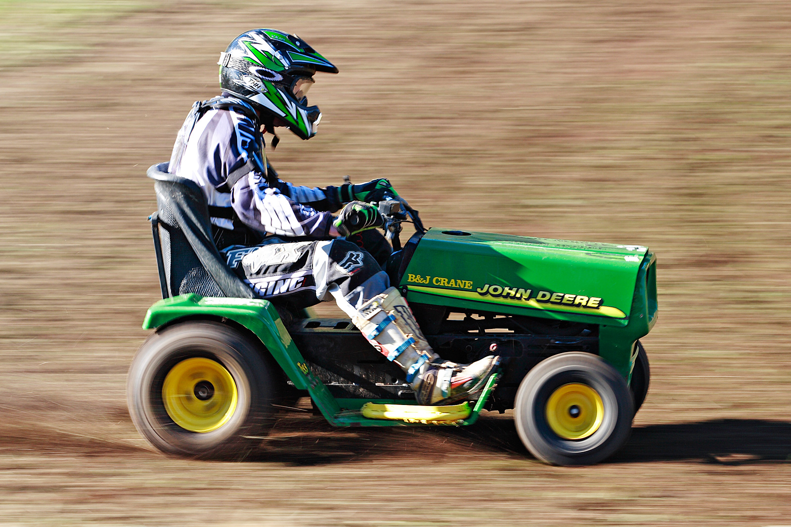 http://fr.academic.ru/pictures/frwiki/50/2007_swifts_creek_lawnmower_races01.jpg