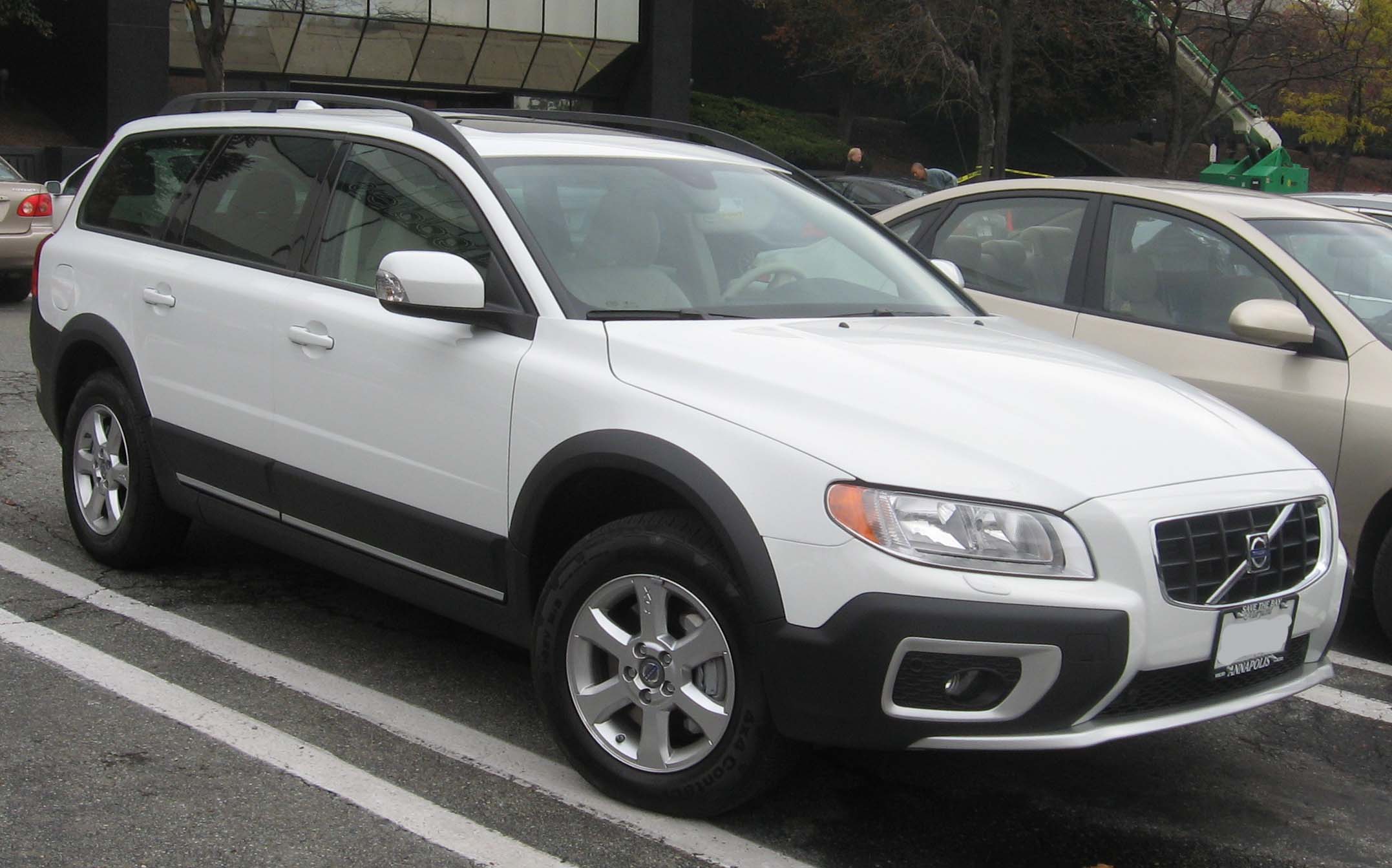 http://fr.academic.ru/pictures/frwiki/50/2008-Volvo-XC70-front.jpg