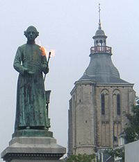 Statue de Jan Pieter Minckelers et sa 'flamme éternelle' à Maastricht.