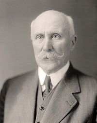 Philippe Pétain (en civil, autour de 1930).jpg