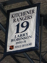 Bannière en l'honneur de Robinson dans la patinoire des Rangers de Kitchener