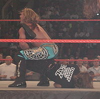 Chris Jericho portant à Shawn Michaels le Walls of Jericho (Elevated Boston Crab)