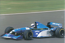 Photo de Bertrand Gachot au Grand Prix de Grande-Bretagne 1995. Il abandonne au vingt-troisième tour du Grand Prix du Brésil 1995 à la suite d'un problème de boîte de vitesses