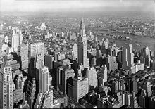 Panorama de Manhattan en 1932, avec le Chrysler Building.