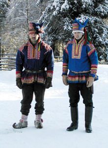 Costumes traditionnels des Saami de Finlande.