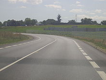 La route départementale 1093 en direction des Martres-d’Artière avec bandes cyclables