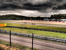 Photo de monoplaces Toro Rosso et Lotus sur le Nürburgring.