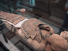 une momie au Louvre