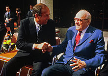 Accéder aux informations sur cette image nommée Pete Rozelle and George Halas.jpg.