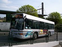 Bus de la ligne V (direction Racinay).