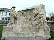 Monument à la mémoire de François Mercierdevant la mairie de Tronget