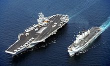 Les porte-avions John C. Stennis et HMS Illustrous, en haute mer.