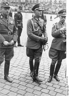 Major Hossbach (au milieu) en 1934