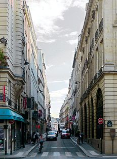 P1040451 Paris Ier rue Sainte-Anne rwk.JPG