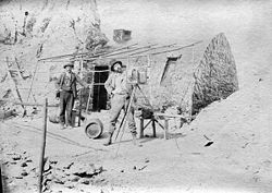 Félix Régnault avec son appareil de photo 1892 - E. Trutat