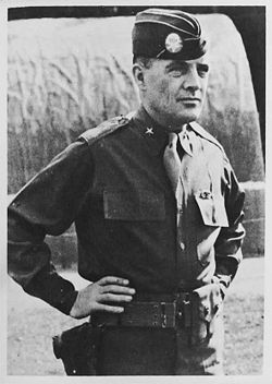 Le Général McAuliffe pendant la Seconde Guerre mondiale