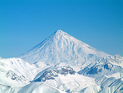 Le mont Damavand en hiver.
