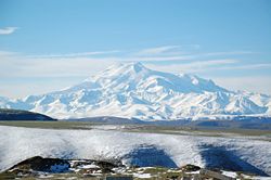 Le mont Elbrouz vu depuis le nord.