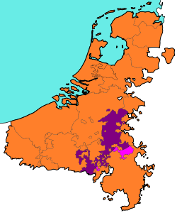 Les Pays-Bas espagnols (orange) avant leur scission. La Principauté de Liège figure en violet et la Principauté de Stavelot-Malmedy en rose