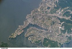 Image satellite de Vladivostok avec le Zolotoï Rog en son centre.