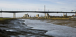 Embouchure de l'Avon à Avonmouth, dominé par le pont de la M5.