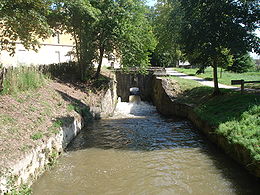 Arrivée de la rigole de la Plaine dans le bassin de Naurouze, source principale d'eau du canal du Midi.