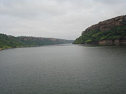 Le Chambal à la base du barrage Gandhi.