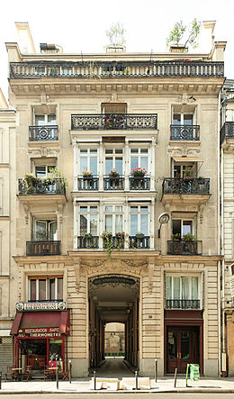 Fin de la rue Ambroise-Thomas, sous le porche du 57 rue du Faubourg-Poissonnière.