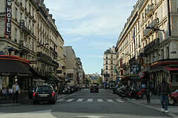 Rue de Saint-Quentin, vue en sortant de la gare du Nord.