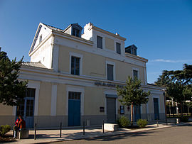 Le bâtiment voyageurs.