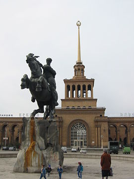 Если Вы когда-нибудь попадете в Ереван и увидите скульптурный памятник