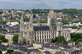 Abbatiale Saint-Ouen vue depuis la cathédrale Notre-Dame de Rouen.jpg