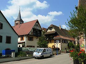 Entrée du village d'Albé par la rue de l'Erlenbach.