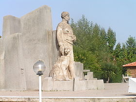 Statue d'Atçalı Kel Mehmet.