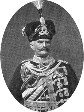 Mackensen en tenue de commandant du 1e régiment de hussards de la Garde.