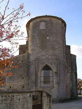 Abside fortifiée de l'église Saint-Pierre
