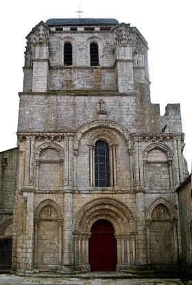 Façade de l'église Saint-Nazaire