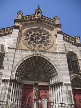 Façade principale de la cathédrale.