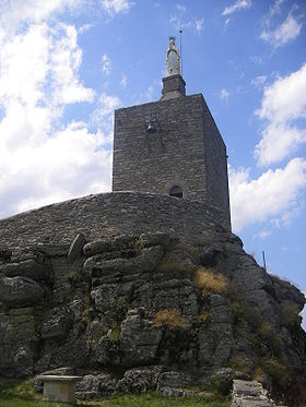 Le château surmonté de la Vierge depuis 1878