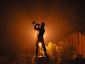 La statue du trompettiste à Guča