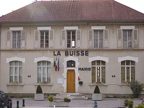 Vue de la mairie de La Buisse
