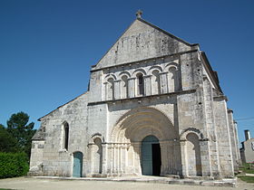 Façade de l'église Saint-Saturnin