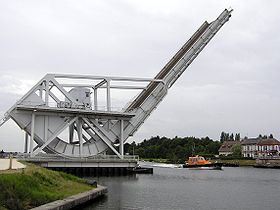 Pegasus Bridge sur le canal de Caen à la mer