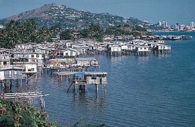 Poor coastal housing at Hanuabada in Port Moresby1.jpg