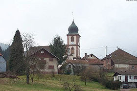 Vue du village depuis la principale route d'accès.