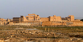 Le temple de Bel avec l'agora en avant-plan