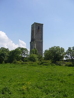 Vestige de la tour de l’ancienne abbaye de Buzay.