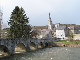 l'église et le vieux pont de Treignes